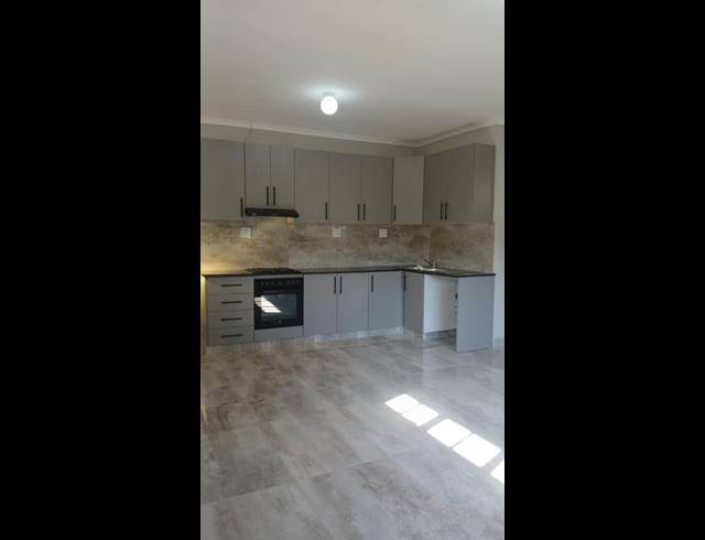 2 BEDROOM PROPERTY TO RENT IN YELLOWWOOD PARK